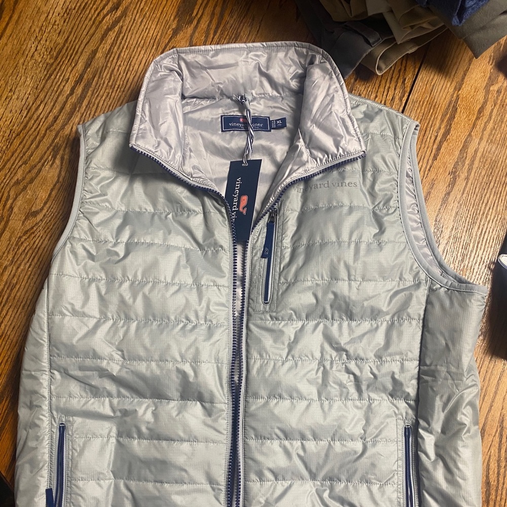 Vineyard Vines new with tags boys mountain weekend Vest color barracuda XL boys